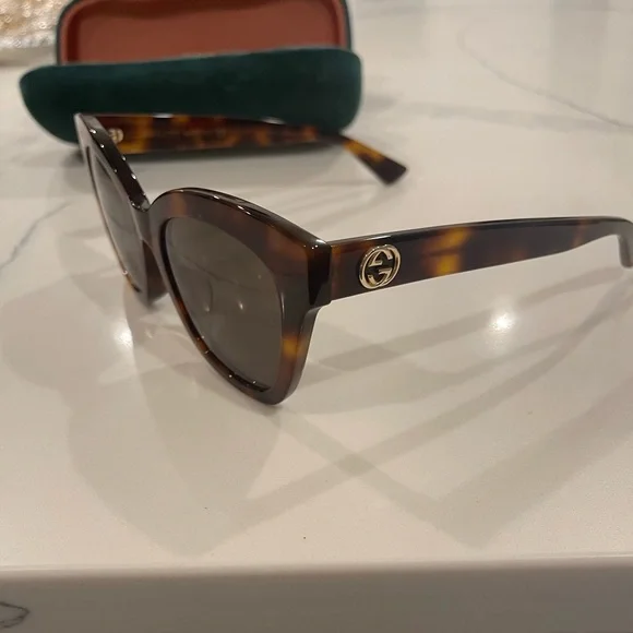 Gucci | Accessories | Authentic Gucci Sunglasses With Case  display picture 1